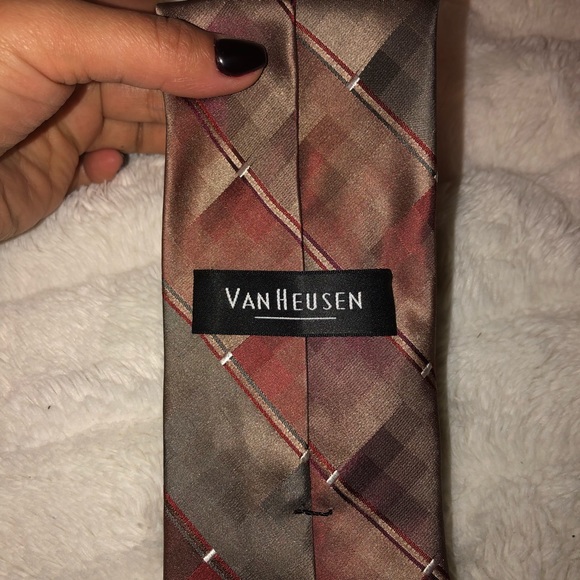 4 Pack of Ties Van Heusen, Michael Kors & Nautica - Picture 2 of 5